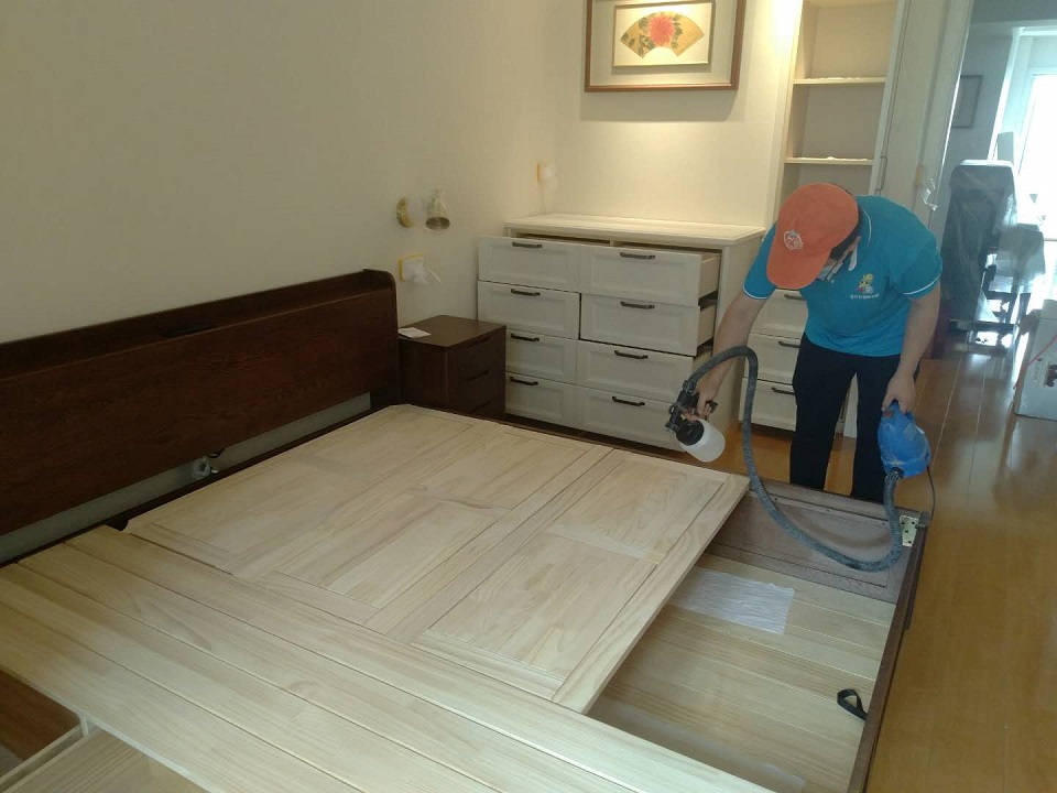 臥室床架全方位噴涂施工治理