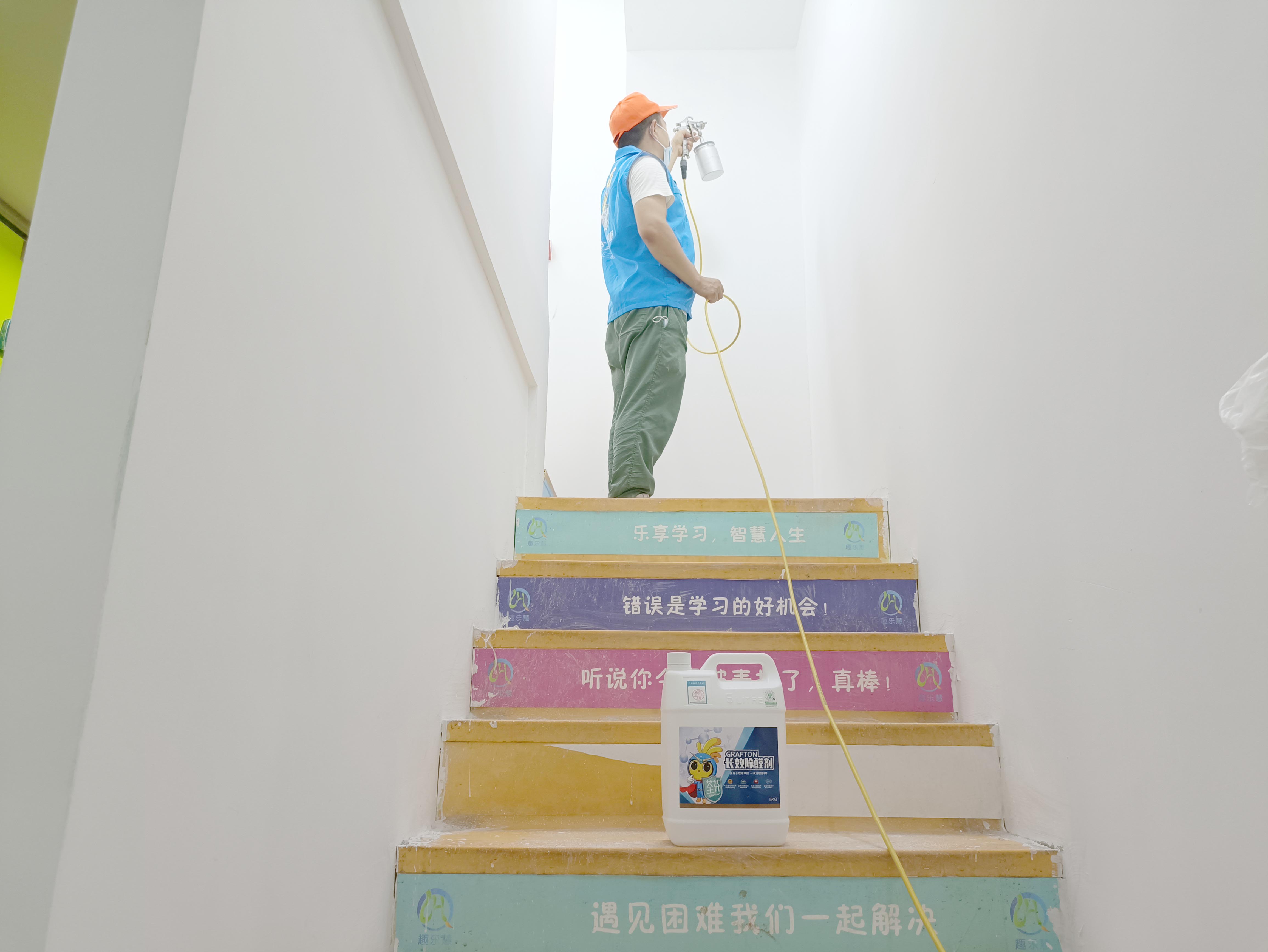 樓梯過道墻面噴涂施工治理甲醛